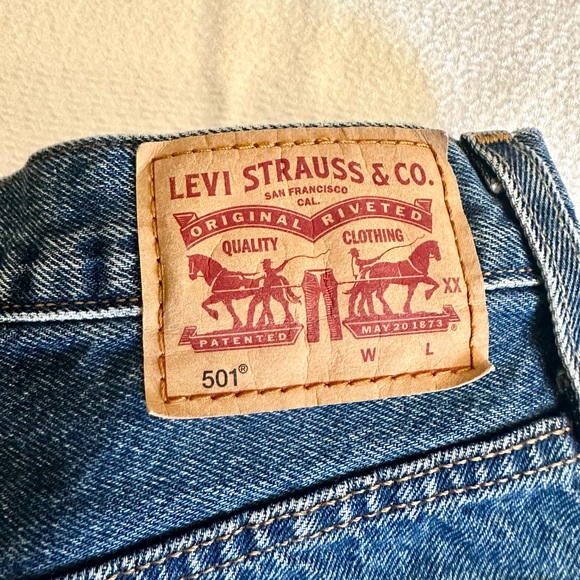 Women’s Levi’s 501 Cutoff Shorts, Blue Denim - Picture 4 of 6